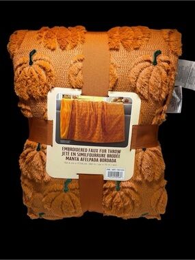 Northwest Orange Pumpkin Motif Faux Fur Throw